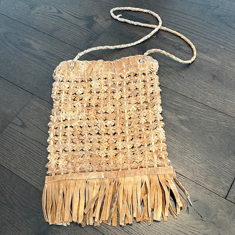 AMAZING AMAZING VINTAGE woven disk leather cross body bag with fringe-  🦋